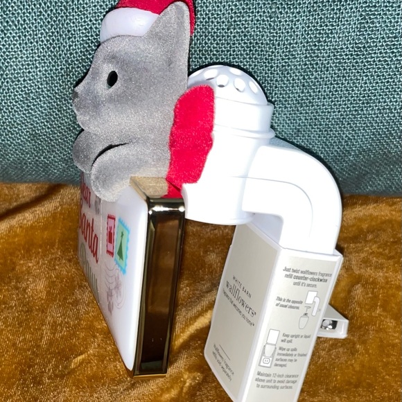 Bath & Body Works Santa Paws Cat Wallflower Plug - Picture 4 of 4